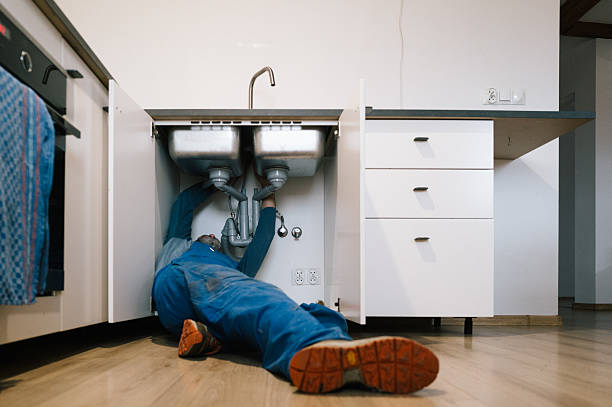 Professional Leak Detection technician working in Towanda, IL